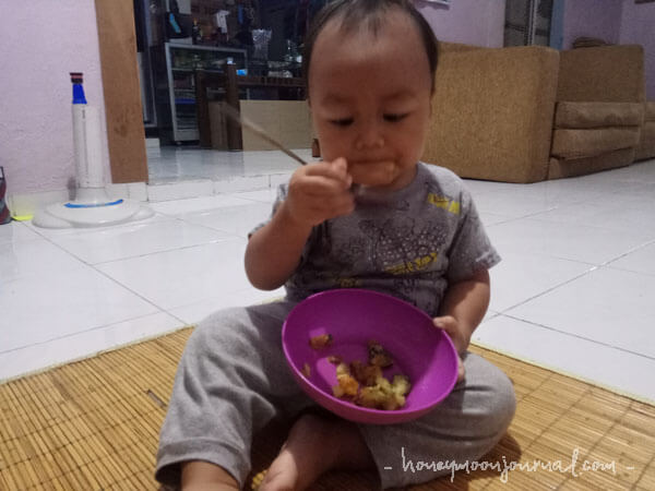 makan sendiri kabay 15 bulan honeymoonjournal.com Rania Fardyani