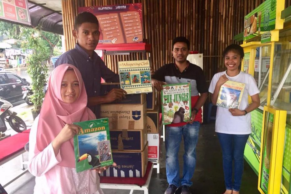 Sumbangan buku diterima oleh Perhimpunan Mahasiswa Maumere untuk @bukubagi_ntt