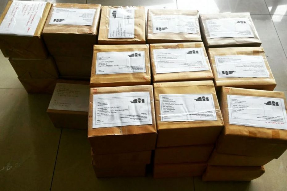 Paket donasi buku yang siap dikirimkan