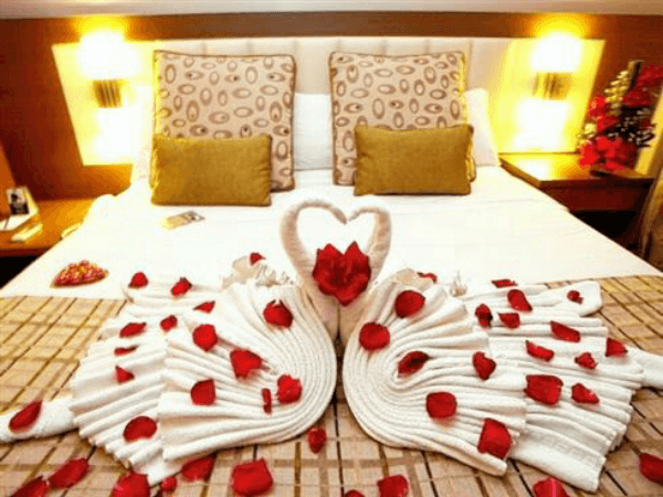 menginap di hotel ide kado anniversary pernikahan